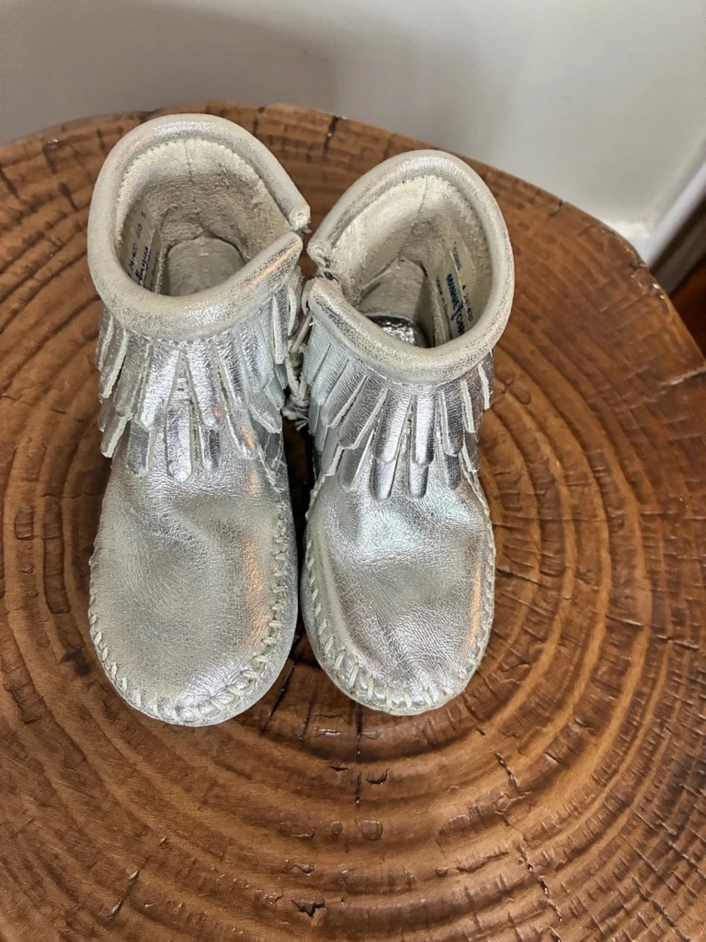 Minnetonka Toddler Size 4 Double Fringe Silver Leather Zip Up Moccasin NWOT
